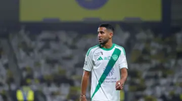 ما القنوات الناقلة لمباراة الأهلي والفتح في دوري روشن السعودي 2025-2026؟ وكيف تشاهدها عبر الإنترنت؟